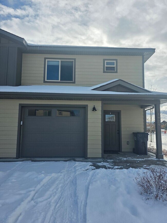 Primary Photo - 3 Bedroom 2.5 Bath Condo near MSU