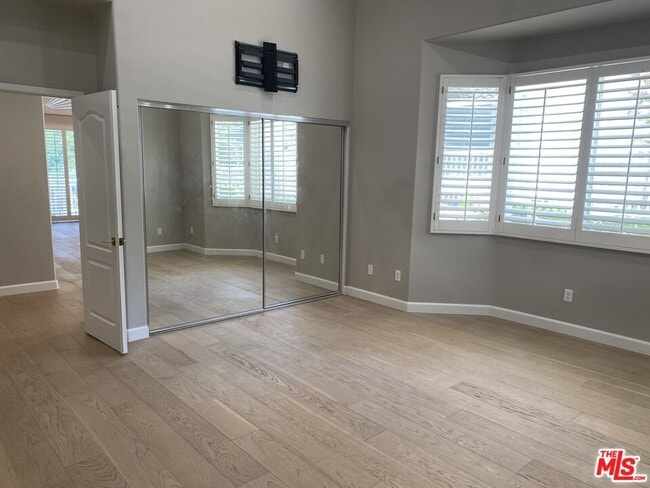 Building Photo - 732 Palisades Dr