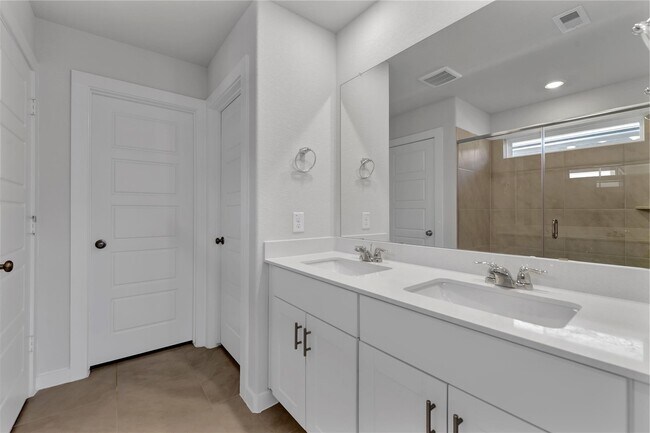 Building Photo - 18626 Etta Pnes Cir