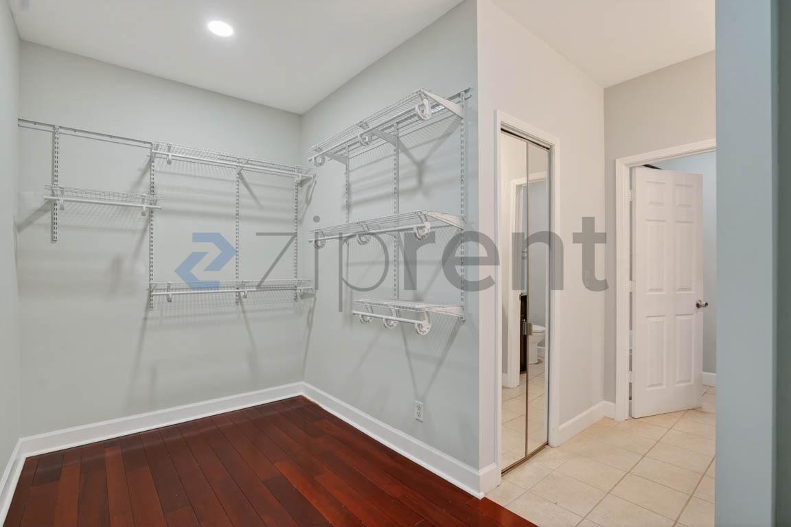 Building Photo - 2921 Lenox Rd NE