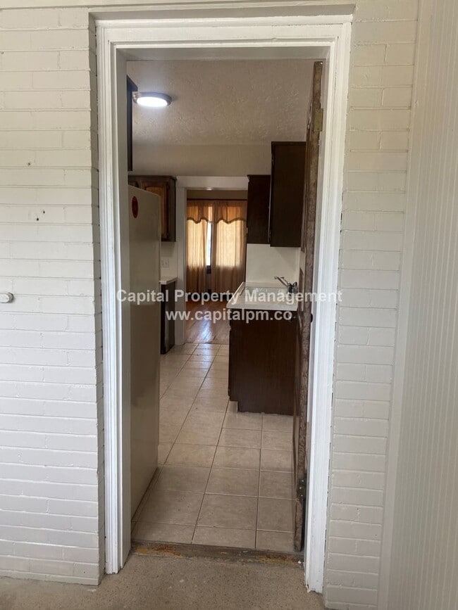 Building Photo - 2 Bedroom House