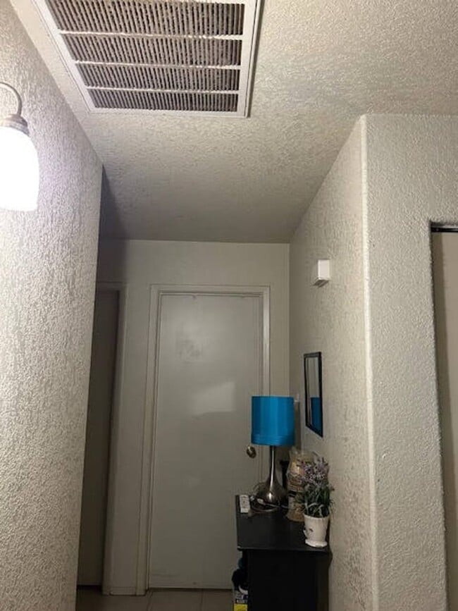 Building Photo - CASTLE VIEW