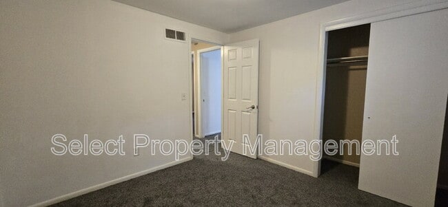 Building Photo - 7001 Blake Dr
