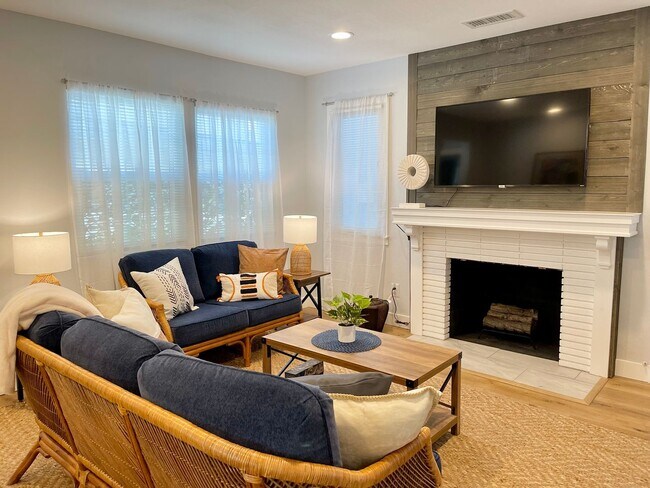 Building Photo - 3945S- The Sunset Lane Cottage | FURNISHED