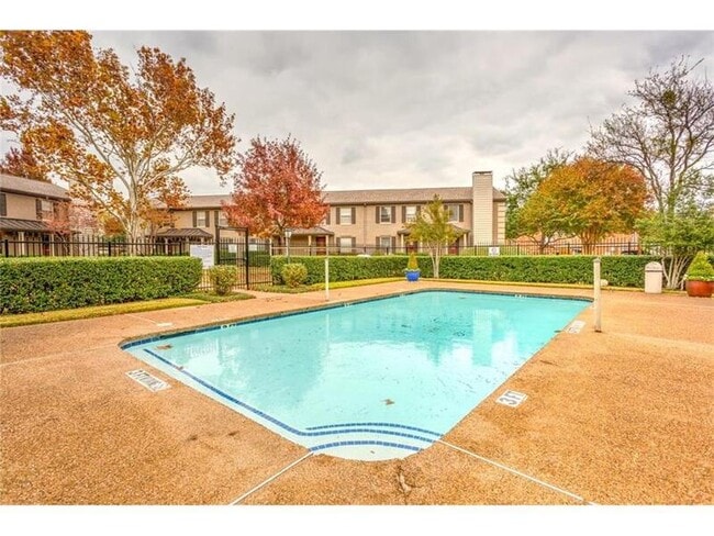 Building Photo - 6442 Bordeaux Ave