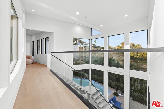 Building Photo - 6380 Meadows Ct