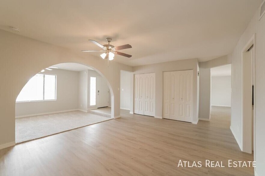 Building Photo - 5006 W Torrey Pines Cir