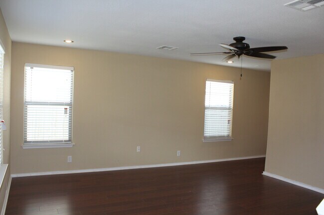 Building Photo - Kyle Home in Waterleaf  Great schools and neighborhood with pool