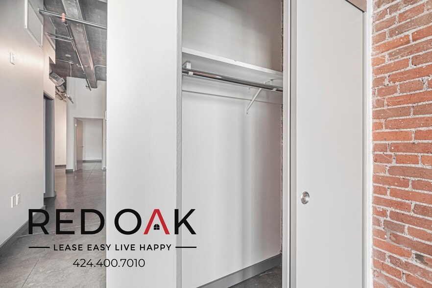 Building Photo - 430 S Broadway