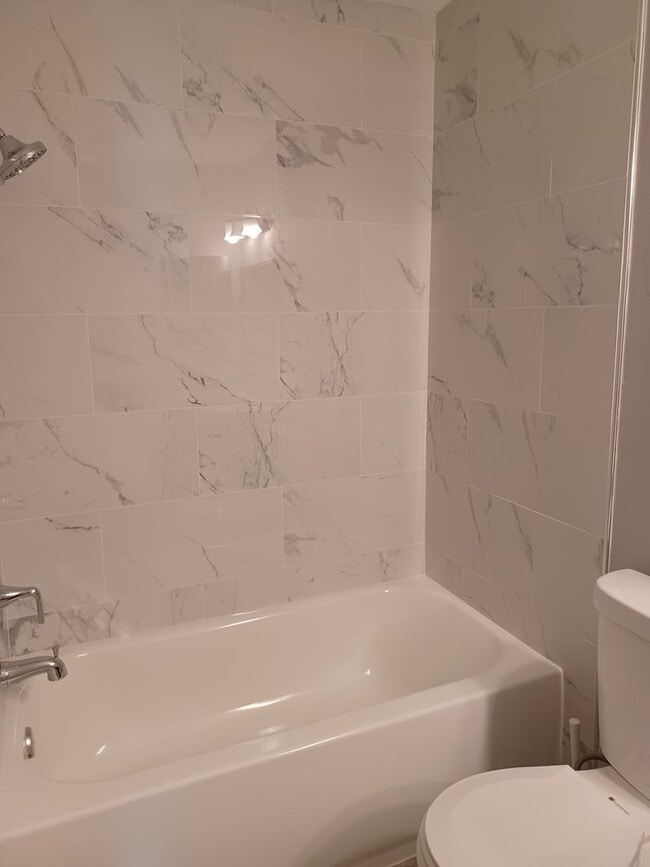 Building Photo - Spacious 3 BR townhouse in VA Beach with a garage