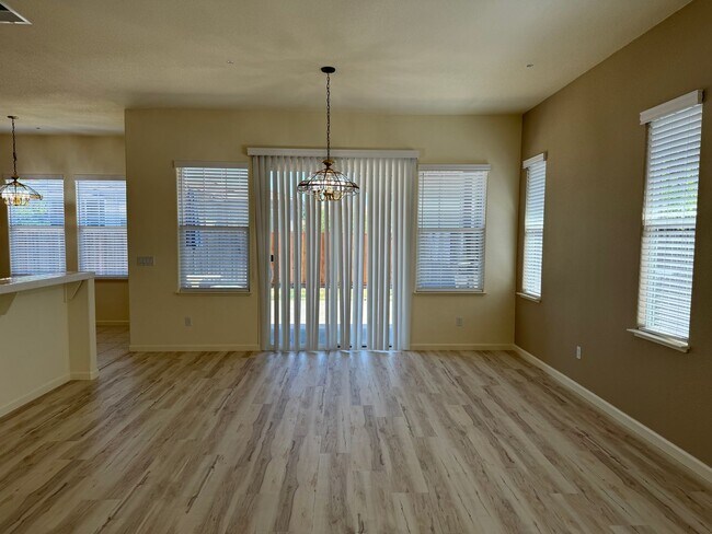 Building Photo - 877 Emerald Hills Cir