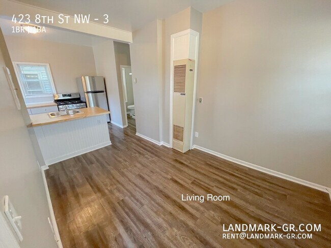 Building Photo - 423 8th St NW