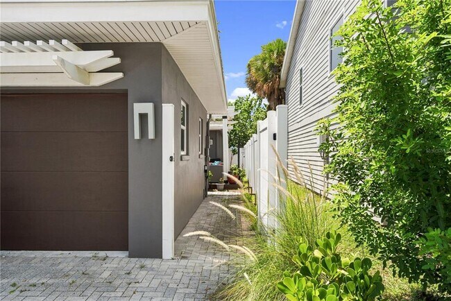 Building Photo - 70 Gardenia St