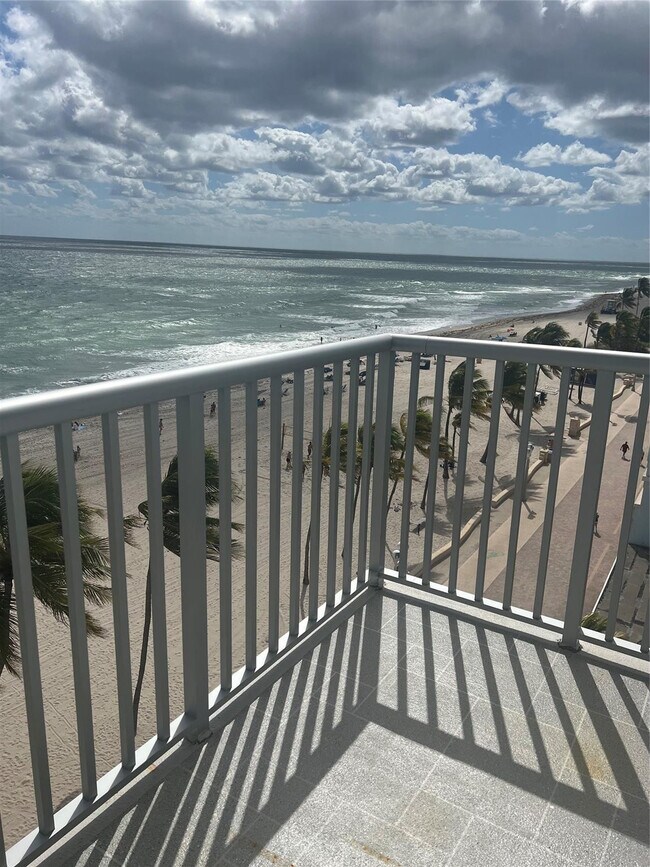 Building Photo - 400 N Surf Rd