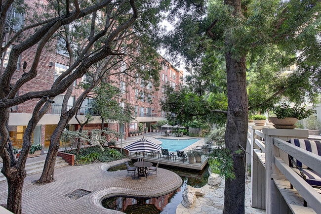 Building Photo - 1440 Veteran Ave