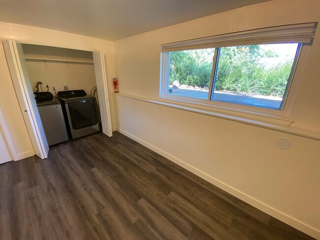 Building Photo - 1475 Chambers Dr