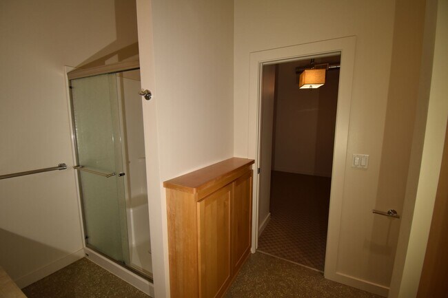 Building Photo - 211 W 1st Ave