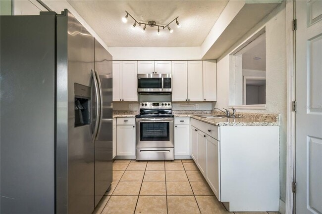 Building Photo - 3312 Plummer Cir