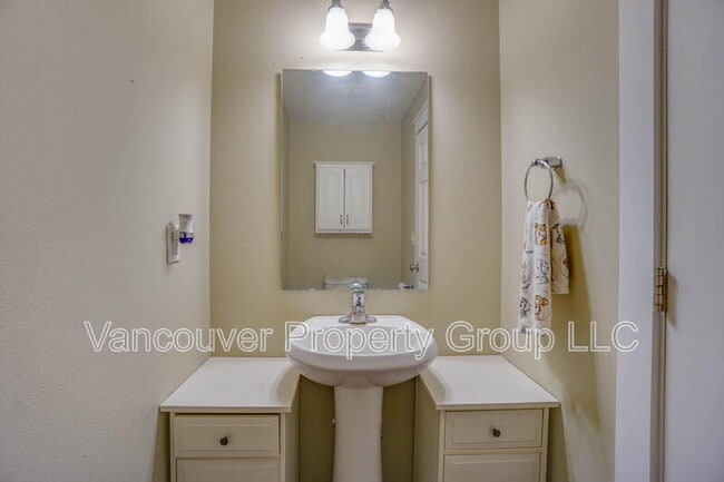 Building Photo - 2217 NE 94th Ct