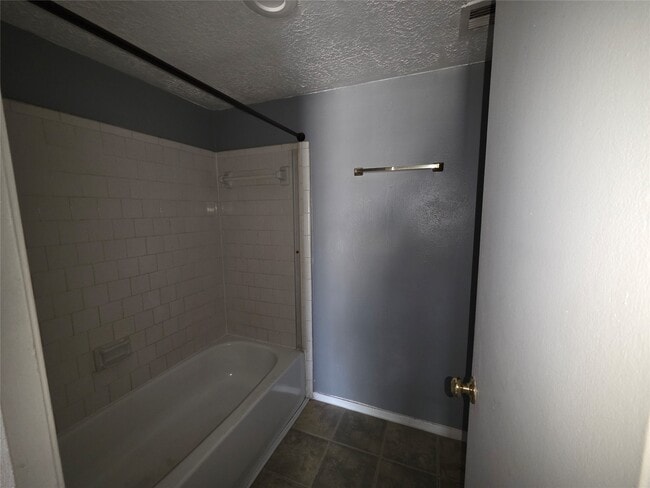 Building Photo - 19223 Woodglen Dr