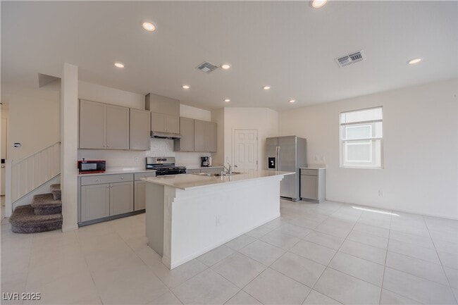 Building Photo - 5927 Coja St