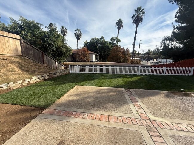 Building Photo - Nice Home For Rent