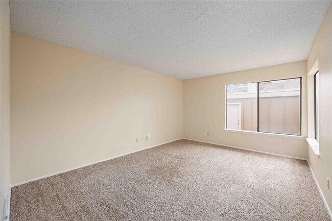 Building Photo - 12033 Bob White Dr