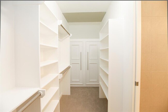 Building Photo - 4820 Caroline St