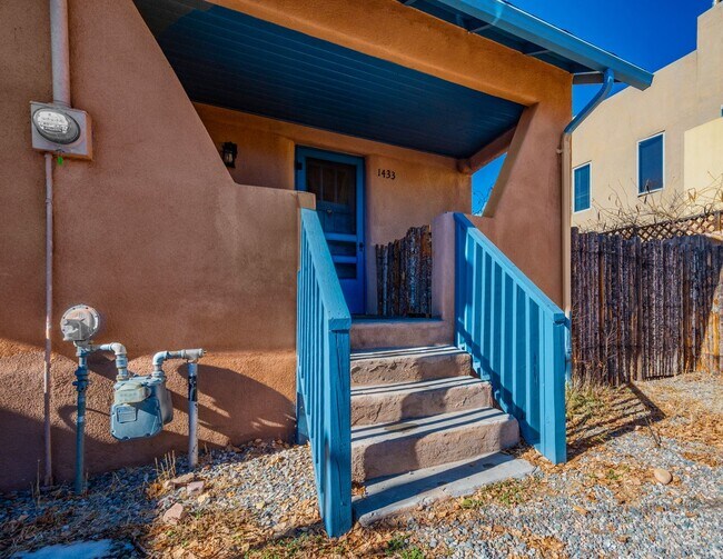 Building Photo - 1433 Paseo De Peralta