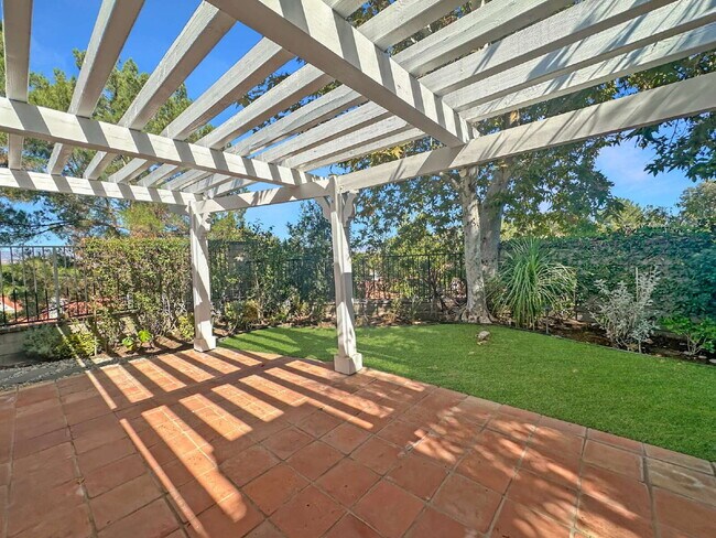 Building Photo - Welcome to this Charming Single-Story Home...