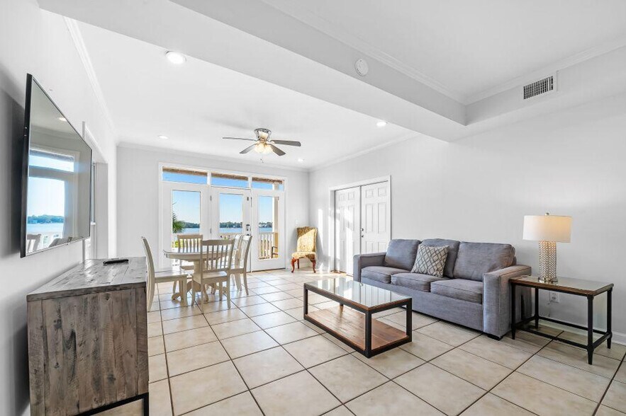 Primary Photo - 1332 W Lagoon Ave