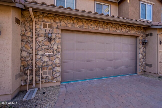 Building Photo - 3921 E Melinda Dr