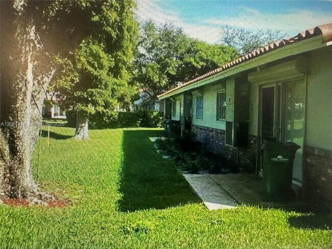 Building Photo - 9010 NW 38th Dr