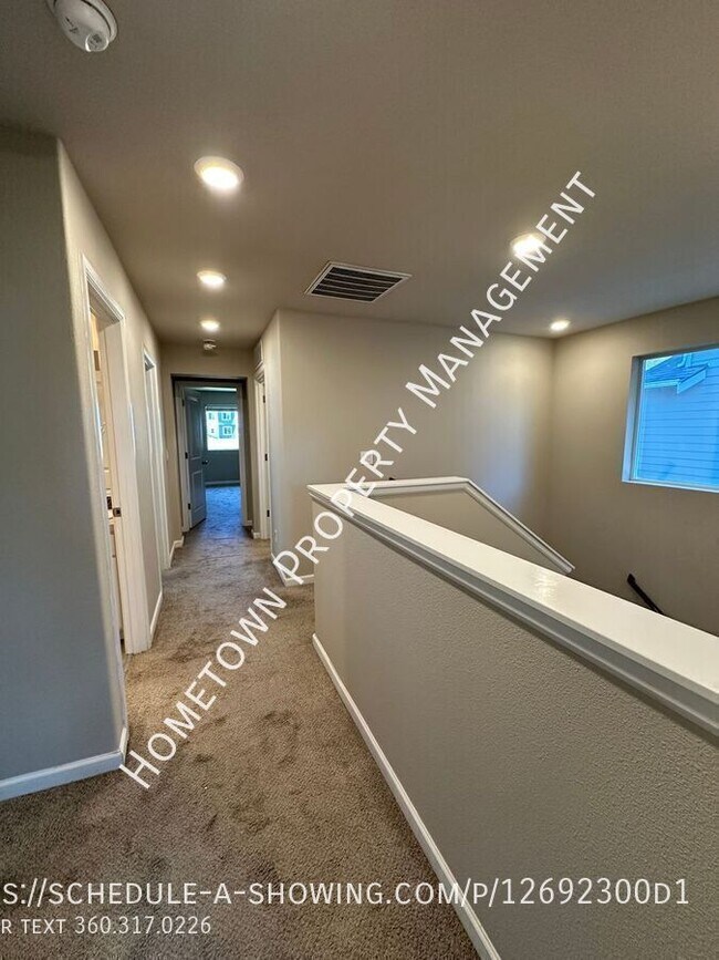 Building Photo - 3332 Juno Ct NE