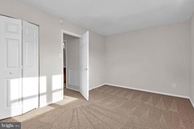 Building Photo - 45 Heritage Ct