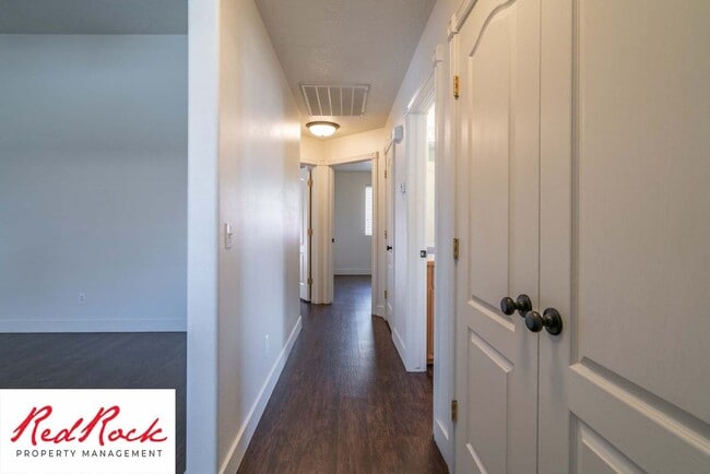 Building Photo - Spacious 3-Bed, 2-Bath Ivins Townhome – Do...