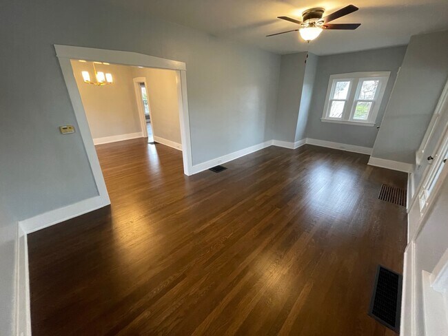 Building Photo - 1844 Monroe Ave NW