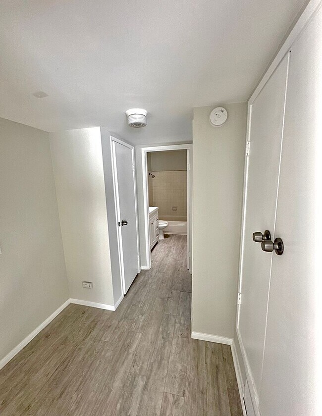 Building Photo - COMING SOON!! Charming 3 Bedroom Condo in Gated Palm Springs Community!