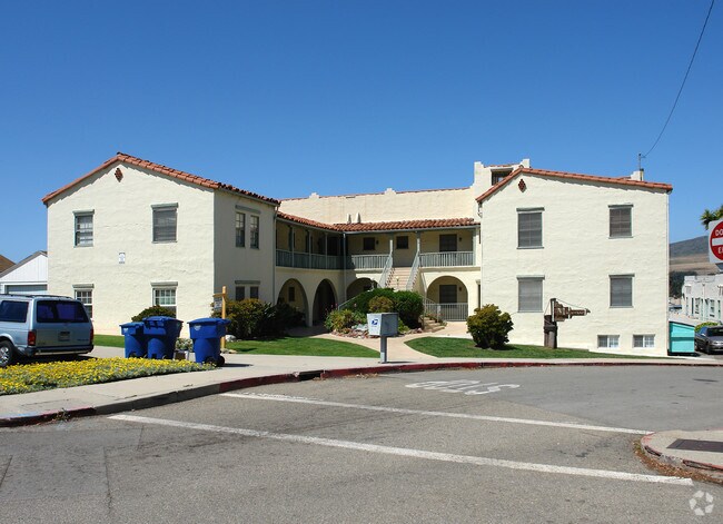 Primary Photo - Miramar Apartments