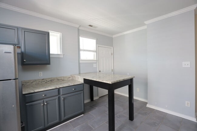 Building Photo - 2-Bed, 1-Bath Unit Minutes from Downtown Richmond!