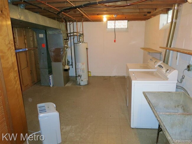 Building Photo - 604 Lerner Ave