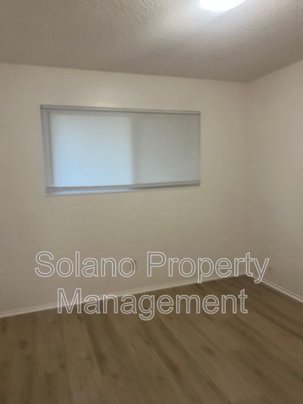 Building Photo - 1104 School St