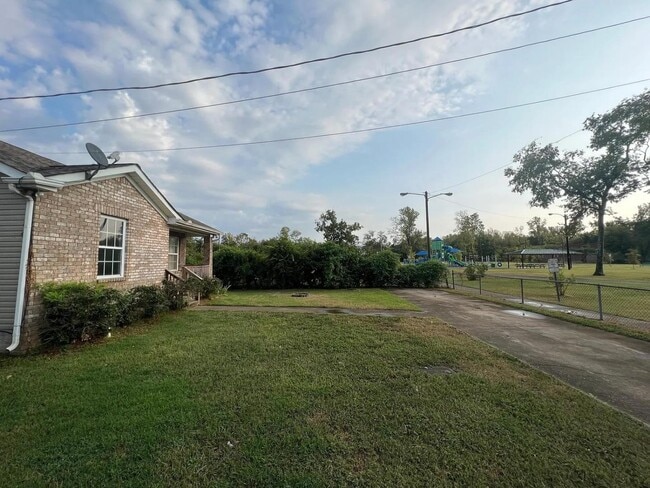 Building Photo - 1622 25th Ave N