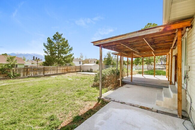 Building Photo - 8487 McKenzie Ln