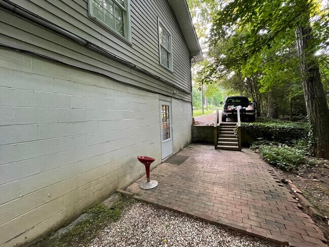 Building Photo - 8718 Rollingwood Rd