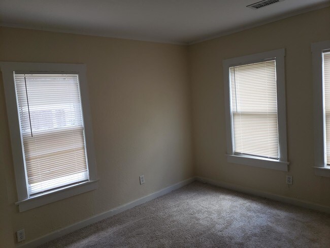 Building Photo - 1307 Josephine St