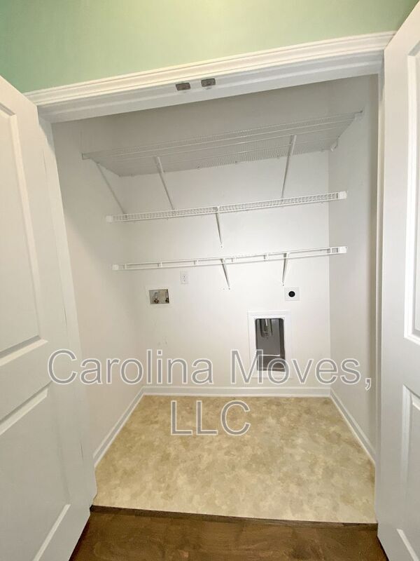 Building Photo - 200 Hartwood Lake Ln
