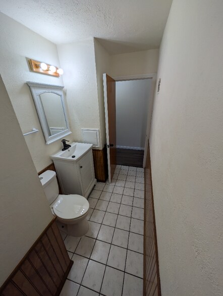 Building Photo - 1805 Ohm Ave