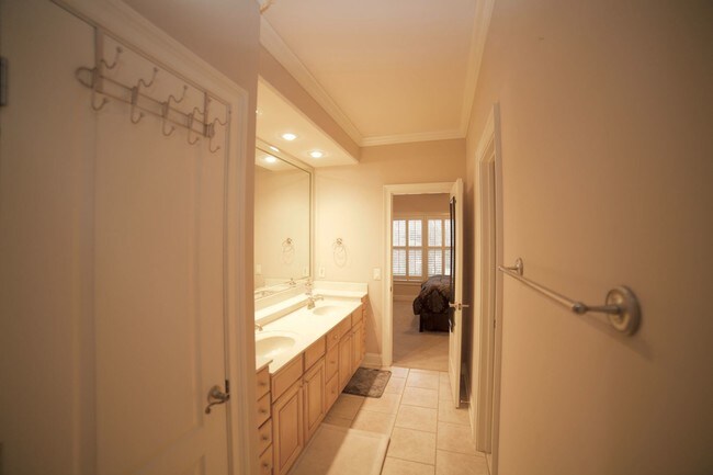 Building Photo - 4 br, 4 bath House - 106 Holbrook Drive