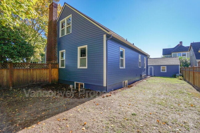 Building Photo - 2814 H St